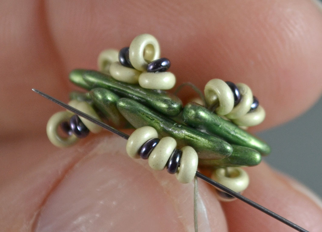FREE BEADING TUTORIAL: Beaded Tassel | BEADED TREASURY