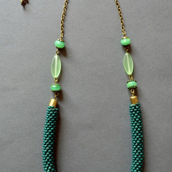 LONG GREEN NECKLACE