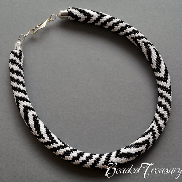 ZEBRA BEAD CROCHET NECKLACE