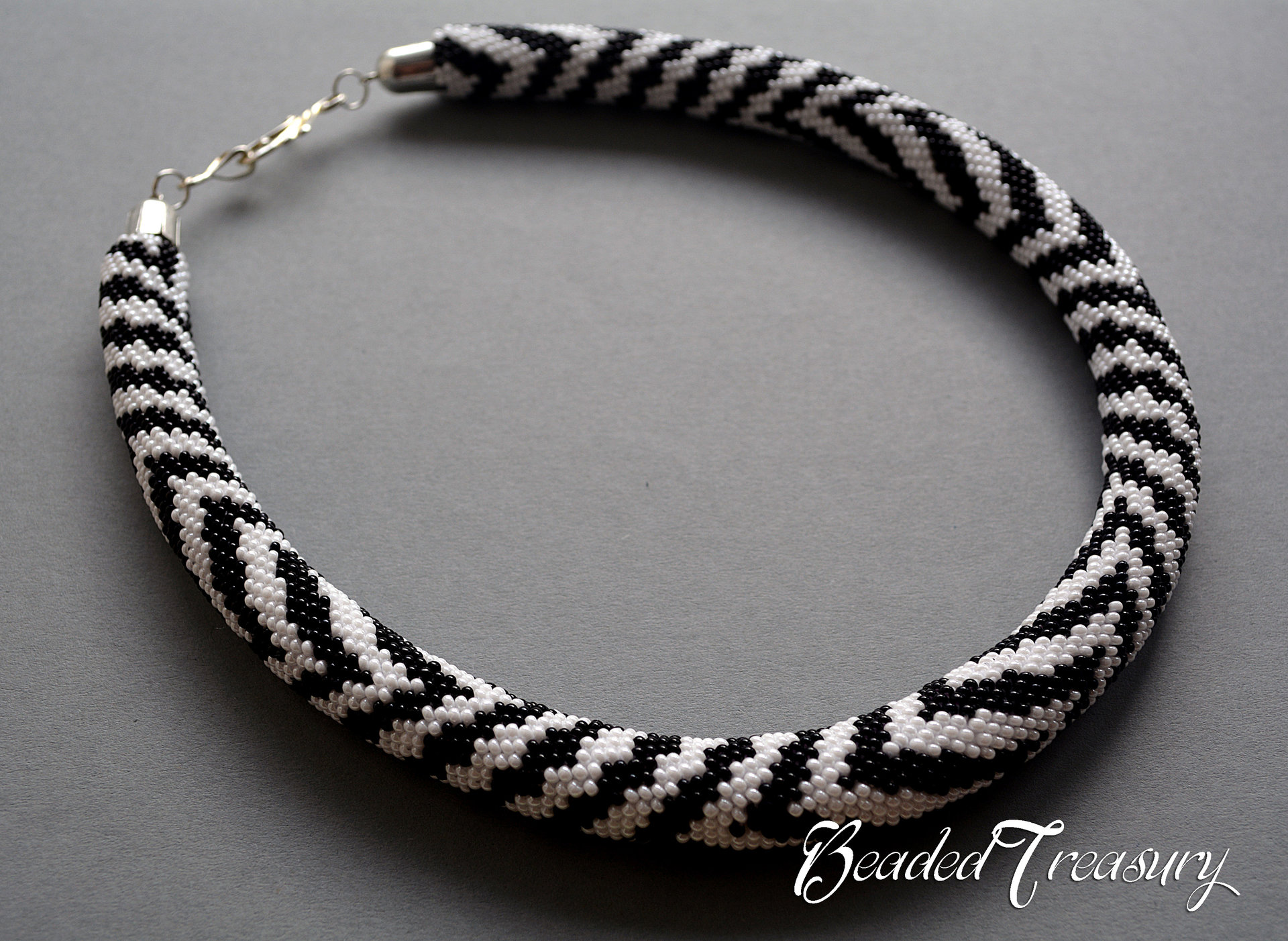 ZEBRA - bead crochet necklace pattern / Bead crochet pattern / Crochet rope pattern / Black, White / PATTERN ONLY