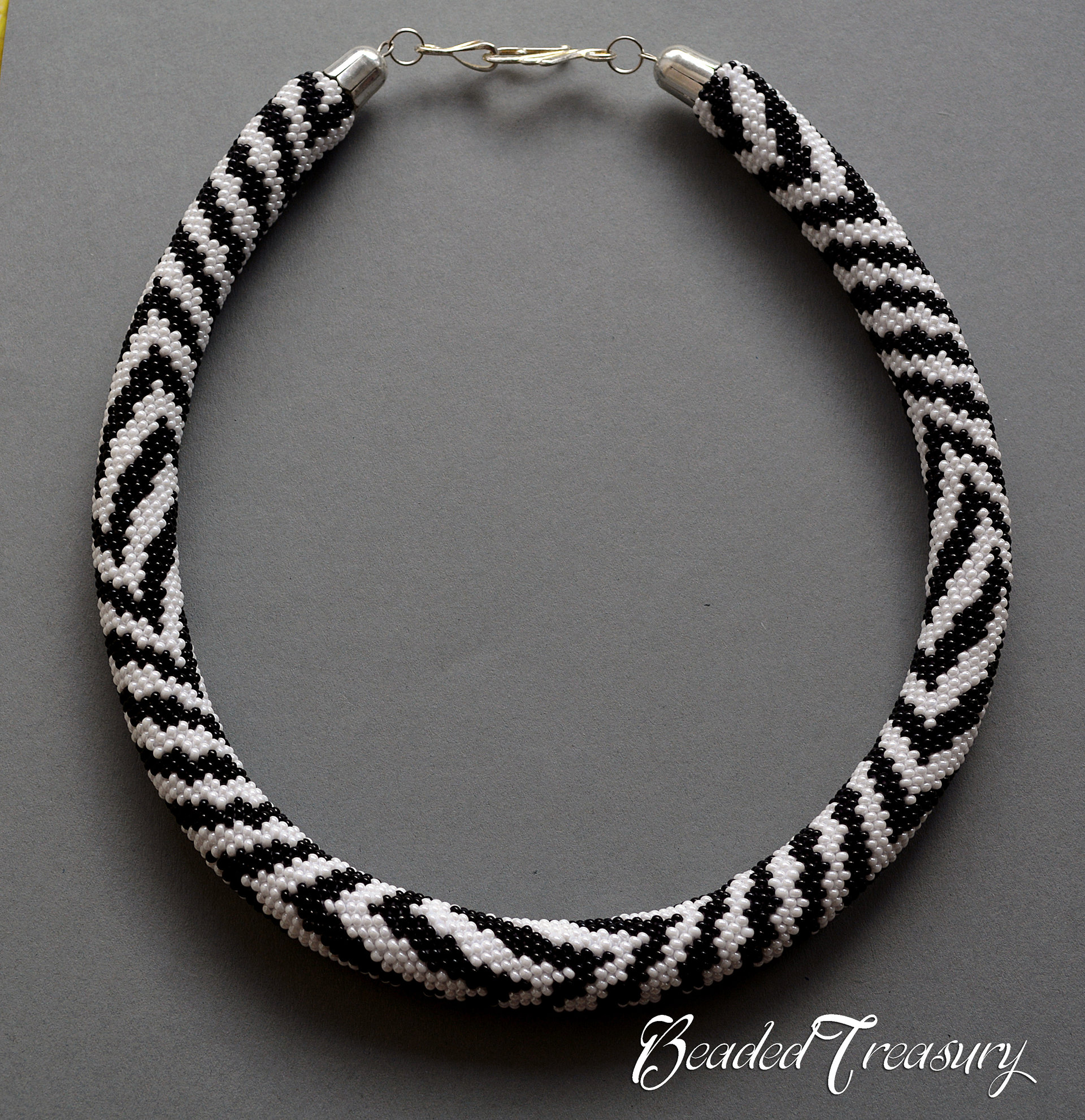 ZEBRA - bead crochet necklace pattern / Bead crochet pattern / Crochet rope pattern / Black, White / PATTERN ONLY