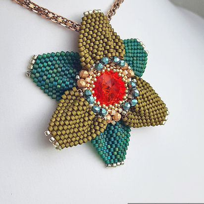 WAVY FLOWER PENDANT - Peyote Beading Pattern with Delica and Rivoli- .pdf download