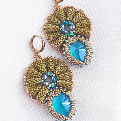 FESTIVE HEARTS Earrings - Peyote stitch beading pattern - Instant PDF Download